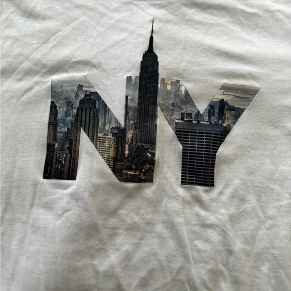 SHEIN NY Medium T-Shirt - Picture 2 of 4